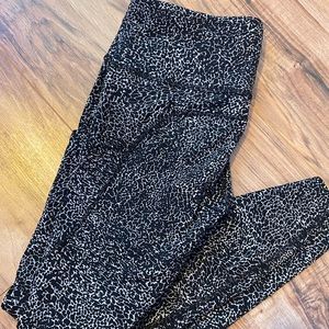 Lululemon size 8 leggings